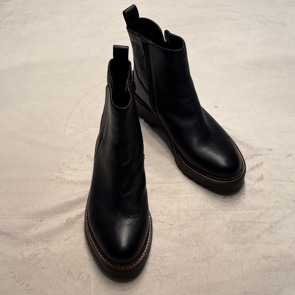 Nordstrom Black Leather Lug Sole Women’s Boots size 8 medium,